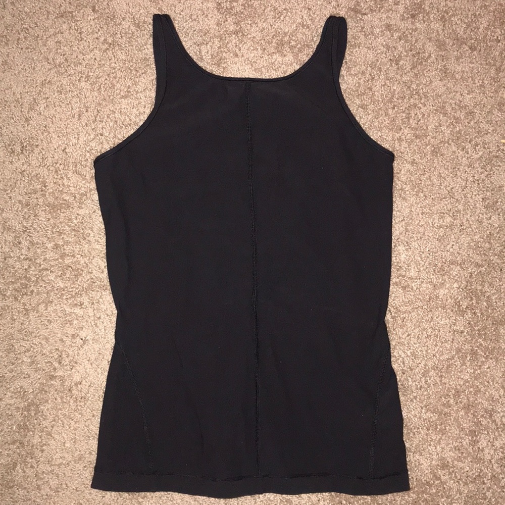 Black Lululemon tank